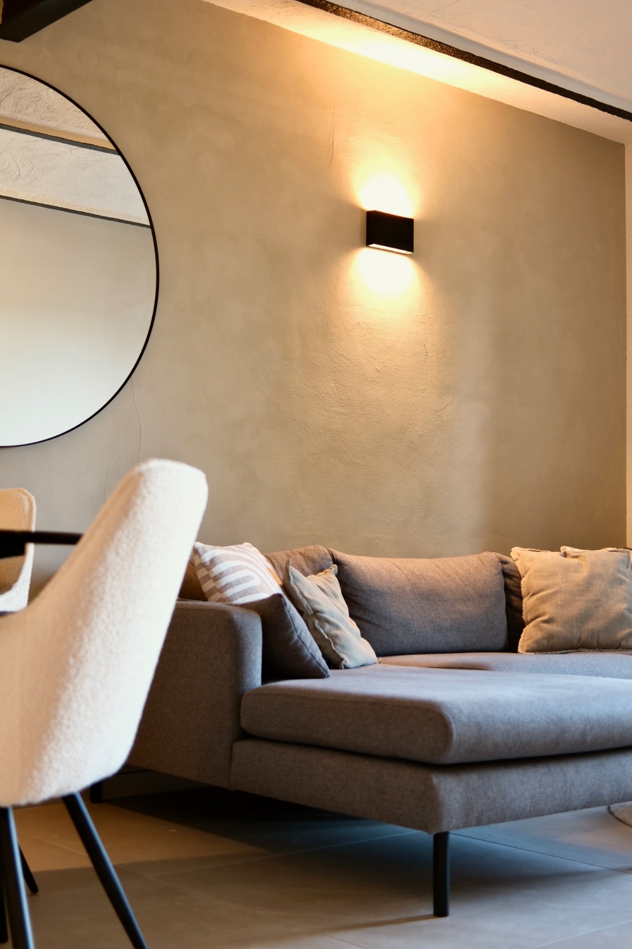 Loungehoek met sfeerverlichting in EIK 1