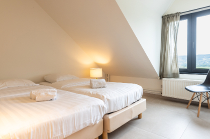 Tweede slaapkamer met drie bedden in EIK 9